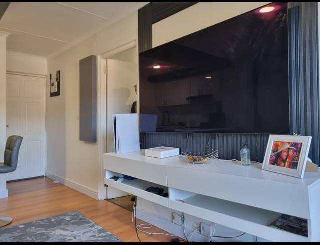 1 BEDROOM PROPERTY TO RENT IN GORDONS BAY